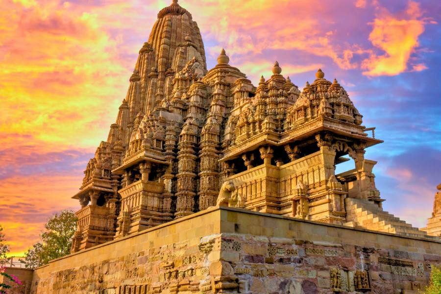 Golden Triangle Tour with Khajuraho and Varanasi
